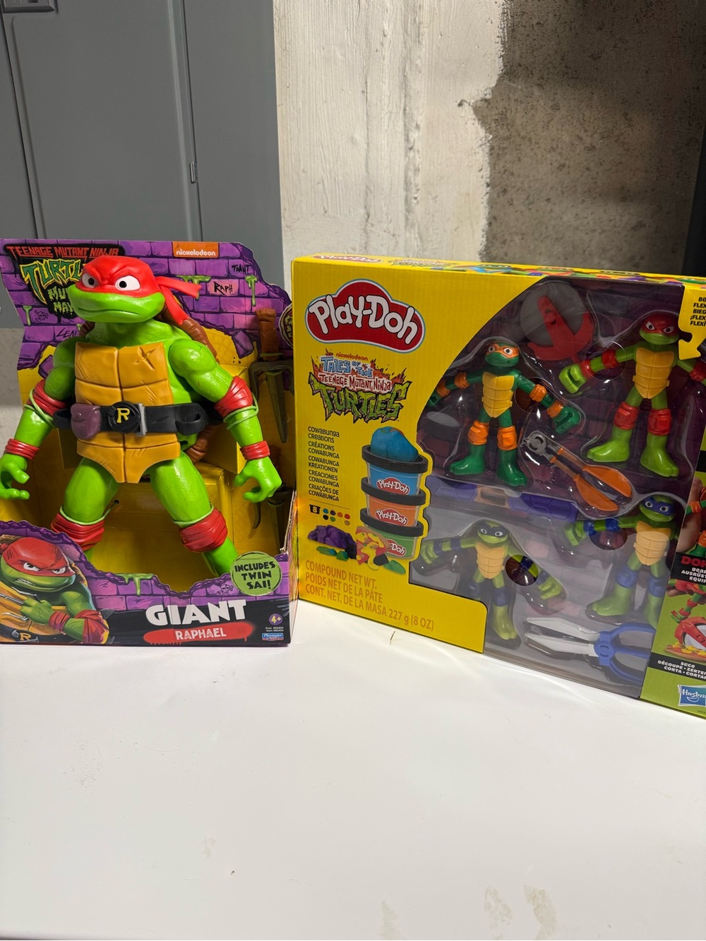 Teenage Mutant Ninja Turtles Gift Set- Raphael Figure and Play Doh Set!